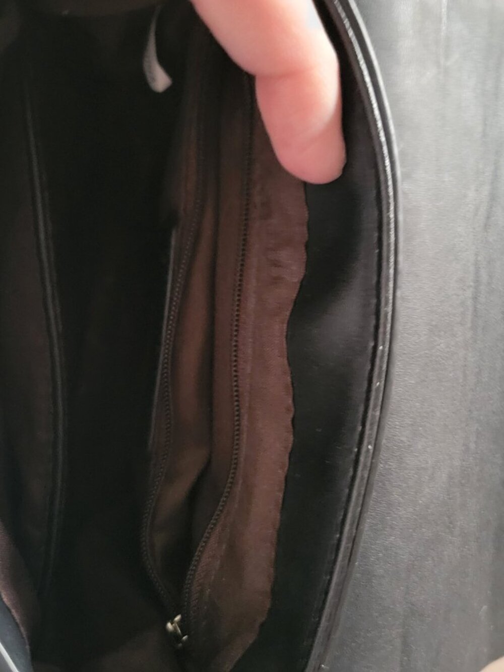 The Sak Iris Black Leather Crossbody Bag Zip Front Pocket - Picture 5 of 6